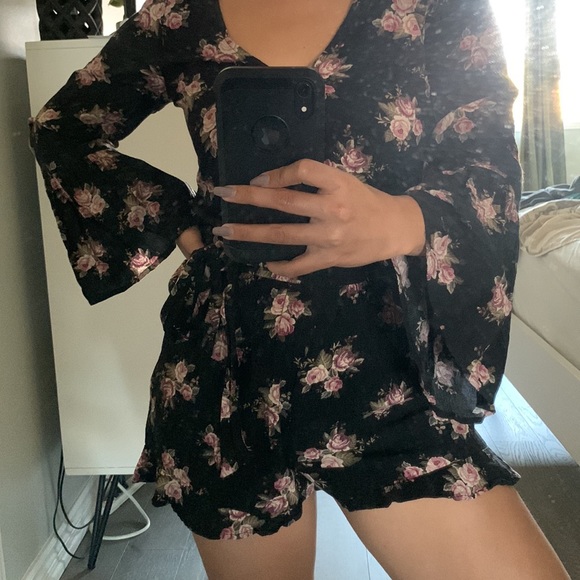 American Eagle Long Sleeve floral Romper in Size XS - Picture 2 of 6